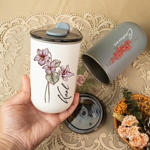 Personlig rostfrierikopp, brudtärnepresent, vinglass med lock, rostfrieriflaska, brudtärnepresent med födelseblomma bild 8