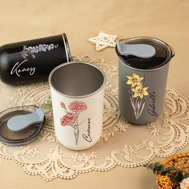 Personlig rostfrierikopp, brudtärnepresent, vinglass med lock, rostfrieriflaska, brudtärnepresent med födelseblomma bild 6