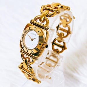 Vintage GUCCI Horsebit 6400L White Dial Gold Woman's Quartz Watch Swiss Made, Box Included. Working Item! Fast Fedex Delivery!