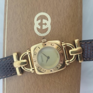 Vintage Gucci 6300L White Dial Swiss Made Cushion Quartz Women Watch with Brown Belt! comes with Gucci watch Case! Fast Fedex Delivery!