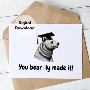 Tarjeta de felicitación de graduación divertida para graduados de secundaria o universidad. Tarjeta imprimible humorística para regalo de graduación. Archivo PNG.