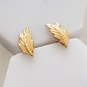 Tiny Feather Studs • 14k Gold Feather Earrings • Little Gold Feathers • Delicate Feather Studs • Minimalist Stud Earrings • Dainty Feathers