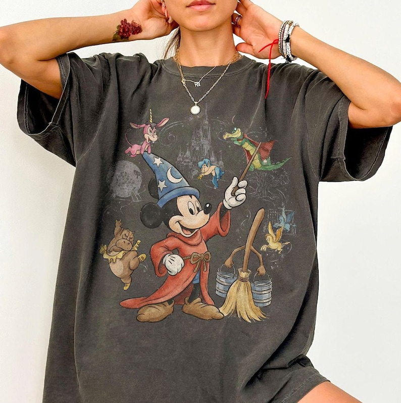 Zauberer Mickey 4 Park Disney Shirt, Fantasia Lehrling Mickey Mouse T-Shirt, Disneyland Urlaubsreise Geschenk Bild 1