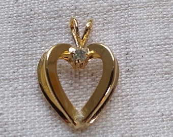 White rhinestone heart charm gold plate 15 pieces