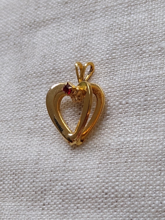 Red rhinestone heart charm gold plate 15 pieces - image 3