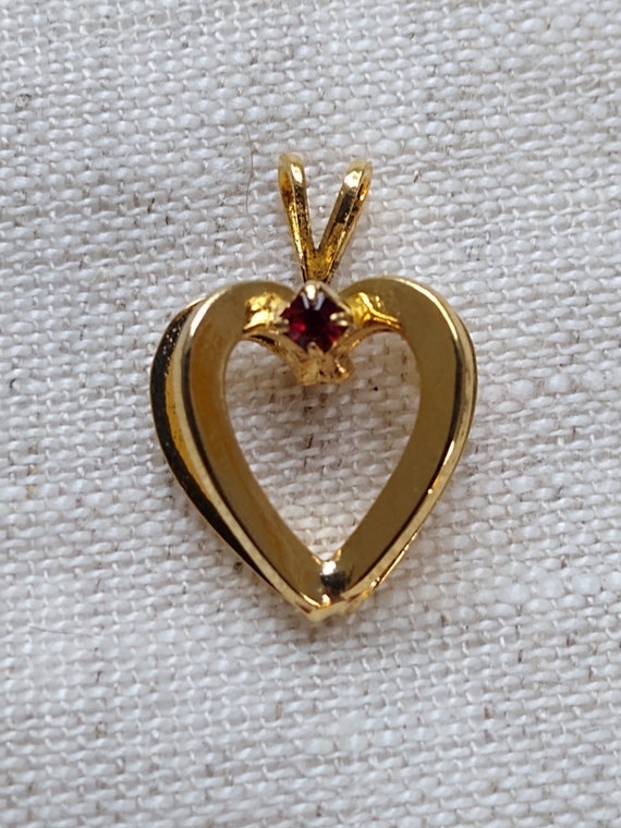 Red rhinestone heart charm gold plate 15 pieces - image 1