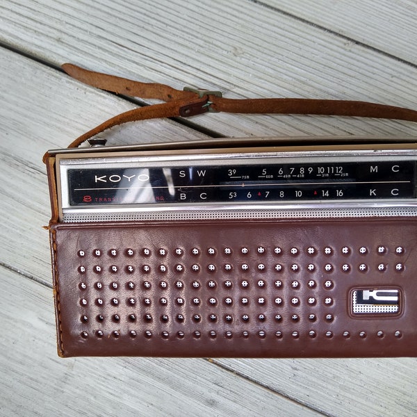 Koyo transistor radio in leather case WORKING radio 8 transistor 2 band radio