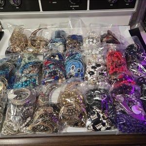 1 LB Wearable Mystery Jewelry bundle, Vintage to Modern Costume Jewelry Lot 16-24 necklaces, bracelets, earrings, brooches