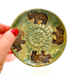 Rallador de ajo Rhino Walk hecho a mano