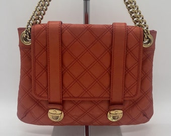 Bolso vintage Marc Jacobs de piel naranja con asas de cadena dorada