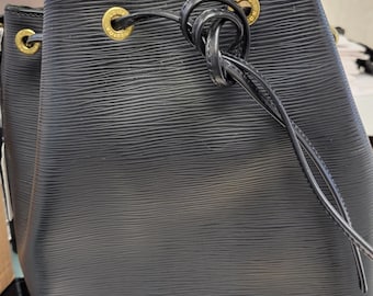 Bolso Louis Vuitton auténtico vintage de 1998 - Noé de piel de becerro con cordón. Comprado en París, Francia. En perfecto estado.
