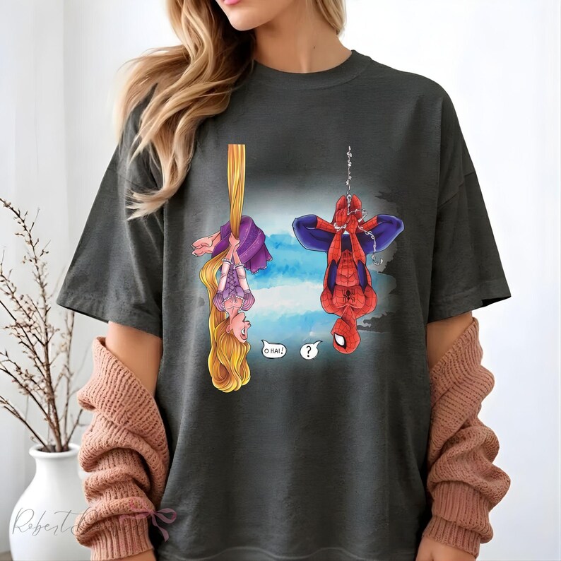 K&ouml;nnte beinhalten: Ein Set aus drei Keramikbechern mit gesprenkelter, matter Oberfl&auml;che. Die Becher sind in Creme-, Hellgrau- und Dunkelgraut&ouml;nen gehalten. Jeder Becher hat ein schlichtes, minimalistisches Design.