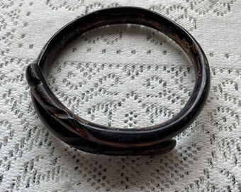Marbled Brown Bakelite Carved ByPass Bracelet 14” Long