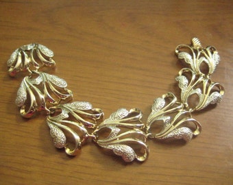 Frosted Feathers Silver and  Gold Link Bracelet by Sarah Coventry Link New Condition