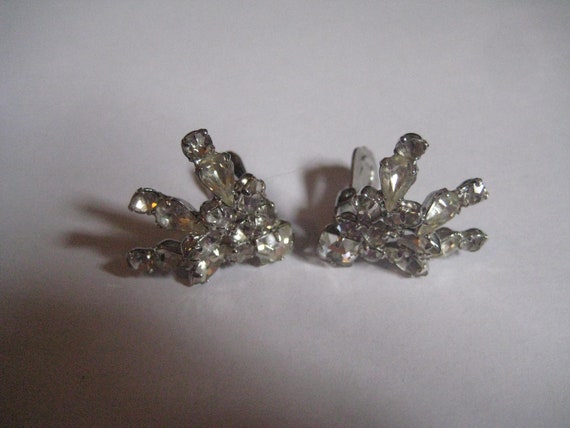 Vintage Unsigned Beauties Rhodium Plated Clip On … - image 2