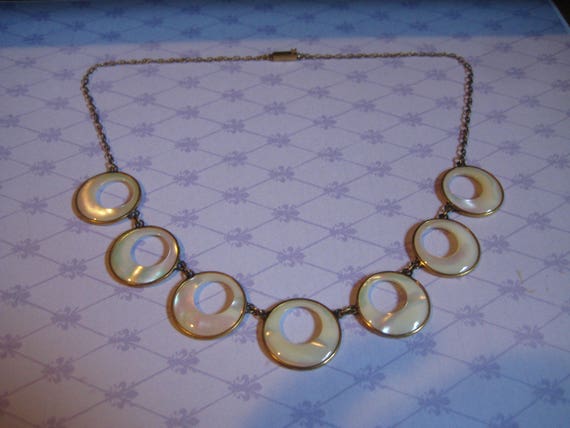 30s Vintage Mother of Pearl Disc Necklace  in Gol… - image 2