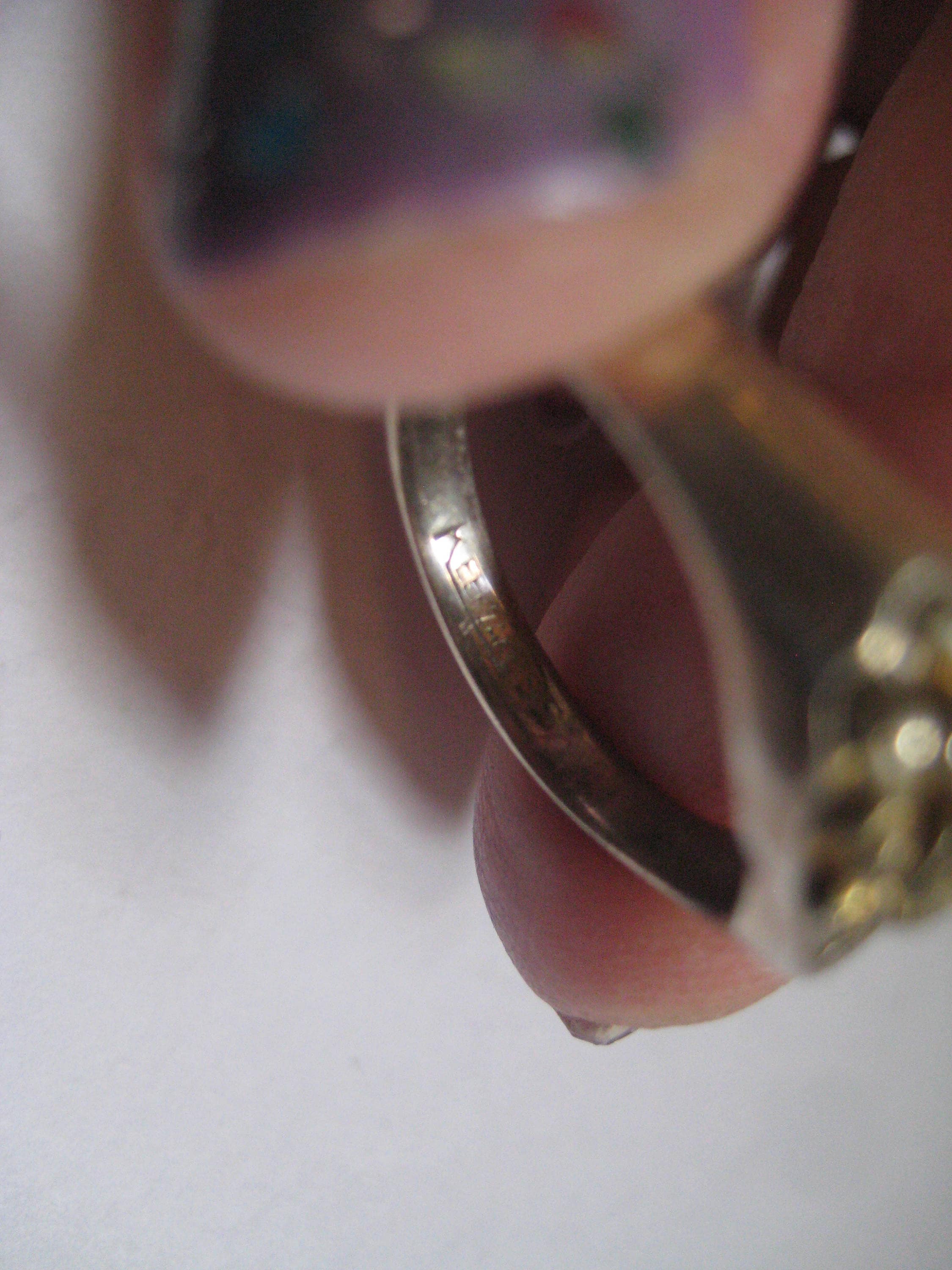 KEEPSAKE SS Sterling Silver V Inscribed Ring Size 8 One Half