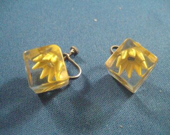 Cube Shaped  Back Carved  inYellow Flowers Lucite Screw Back Earrings from the 40s