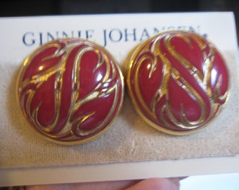 GINNY JOHANSEN  Button Huggie Clip Ons in Gold and Red Stylized Hearts on Original Card Marked GJD