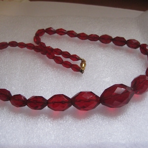 Vintage Red Glass Faceted Oblong Oval Graduated Beads Necklace with Screw Clasp