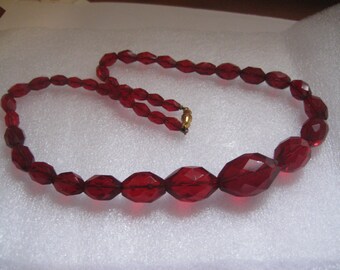 Vintage Red Glass Faceted Oblong Oval Graduated Beads Necklace with Screw Clasp