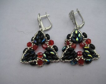 Sophie Super Duo Triangle Pierced Wire Earrings in Red and Black by ME