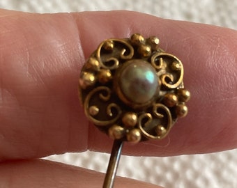 3.11 Grams  18K Yellow Gold and 5mm Green Saltwater Pearl Stickpin