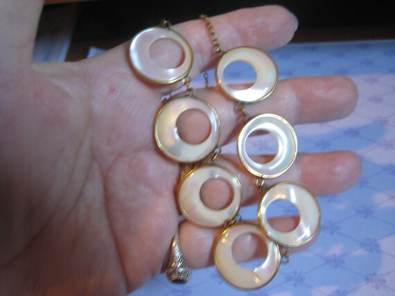 30s Vintage Mother of Pearl Disc Necklace  in Gol… - image 4