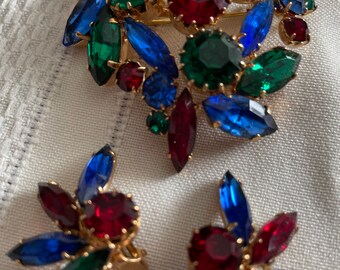 Distinctive Jewellry Demi of Blue Red and Green Rhinestones in Brooch and Clip on Earrings in clam shell box