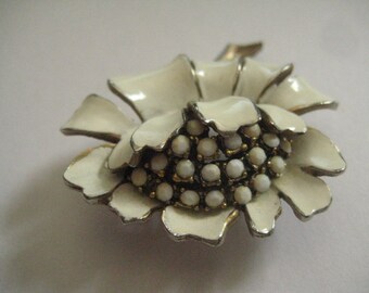 HAR White Enamel Flower Brooch with White Rhinestone Stamens So Lovely