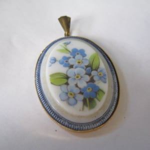 60s Transfer Blue Flowers  Cameo Pendant in Gold Tone Setting