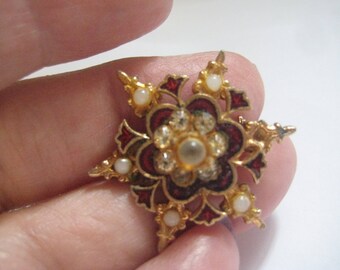 KARU ARKE Enameled Star Brooch with Faux Pearls and Rhinestones Lovely