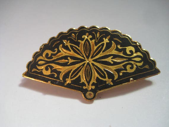 Damascene Fan Shaped Pin with Flower Motif Scallo… - image 1