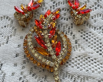 DeLizza & Elster aka Juliana Yellow Orange and Topaz Leaf Shaped Brooch with Clip On Earrings