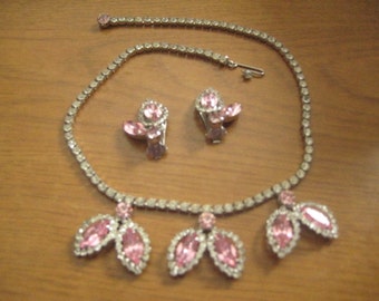WEISS Pretty in Pink Choker and Clipback Earrings Like New Condition