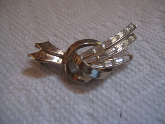 CORO Goldtone  Ribbon Pin with Crystal Rhinestone… - image 1