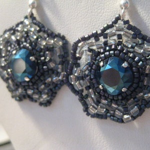 TUTORIAL Jamie Metallic Blue Pierced Earrings