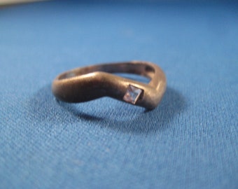 925 Band Ring with Clear Gemstone in a Square Cut Modern Design