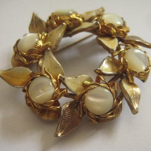 HAR Mother of Pearl Wreath Pin with Enameled Leaves