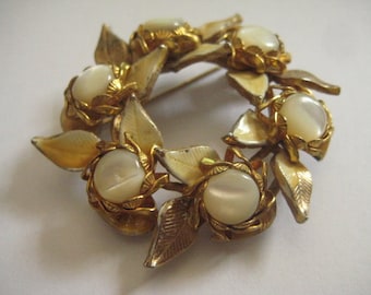 HAR Mother of Pearl Wreath Pin with Enameled Leaves
