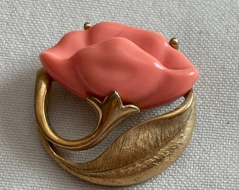 Vintage Avon Sea Treasures Lotus Blossom Pin in Coral Lucite 1981