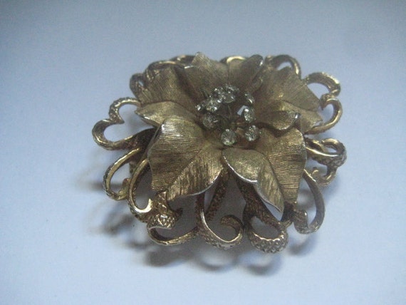 HAR Gold Plated Flower with Stamens Topped with R… - image 1