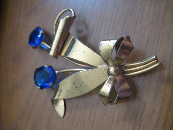 30s Huge Gold Vermeil Flower Brooch with Sapphire… - image 1