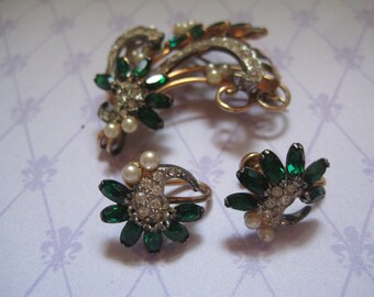 REIS CRC Flower Demi Parure of Pin and Screwback Earrings with Rhinestones and Faux Pearls