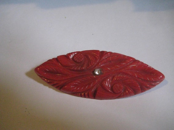 Vintage 30s or 40s Carved Red Bakelite or Catalin… - image 2