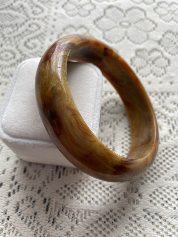 Marbled Dark Butterscotch Bakelite Bangle Bracelet 3/4” wide 3 3/8” in diameter View 4