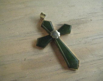 Jade Pendant in Gold Tone Metal with a Flower Center Piece