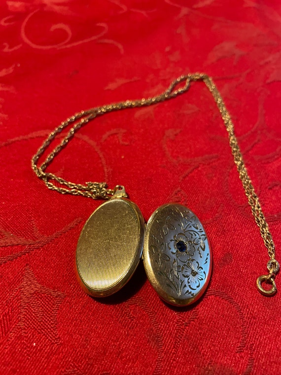 1/20th 12K Gold Filled Oval Locket with Sapphire C