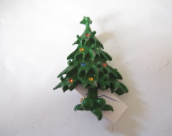Unmarked Vintage Christmas Tree Pin In Green Enamel with Multi-colored Stones