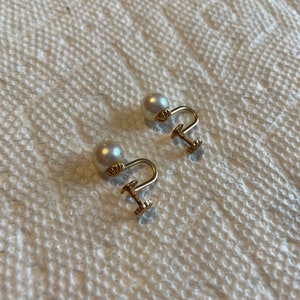 Vintage 14k Yellow Gold Marked 8mm Cultured Pearl Screw Back Earrings